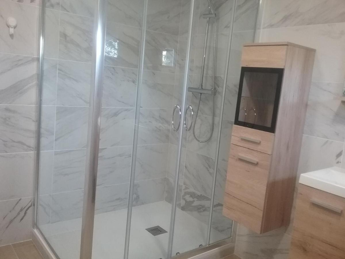 Chez Claudine Apartment Favieres  Bagian luar foto
